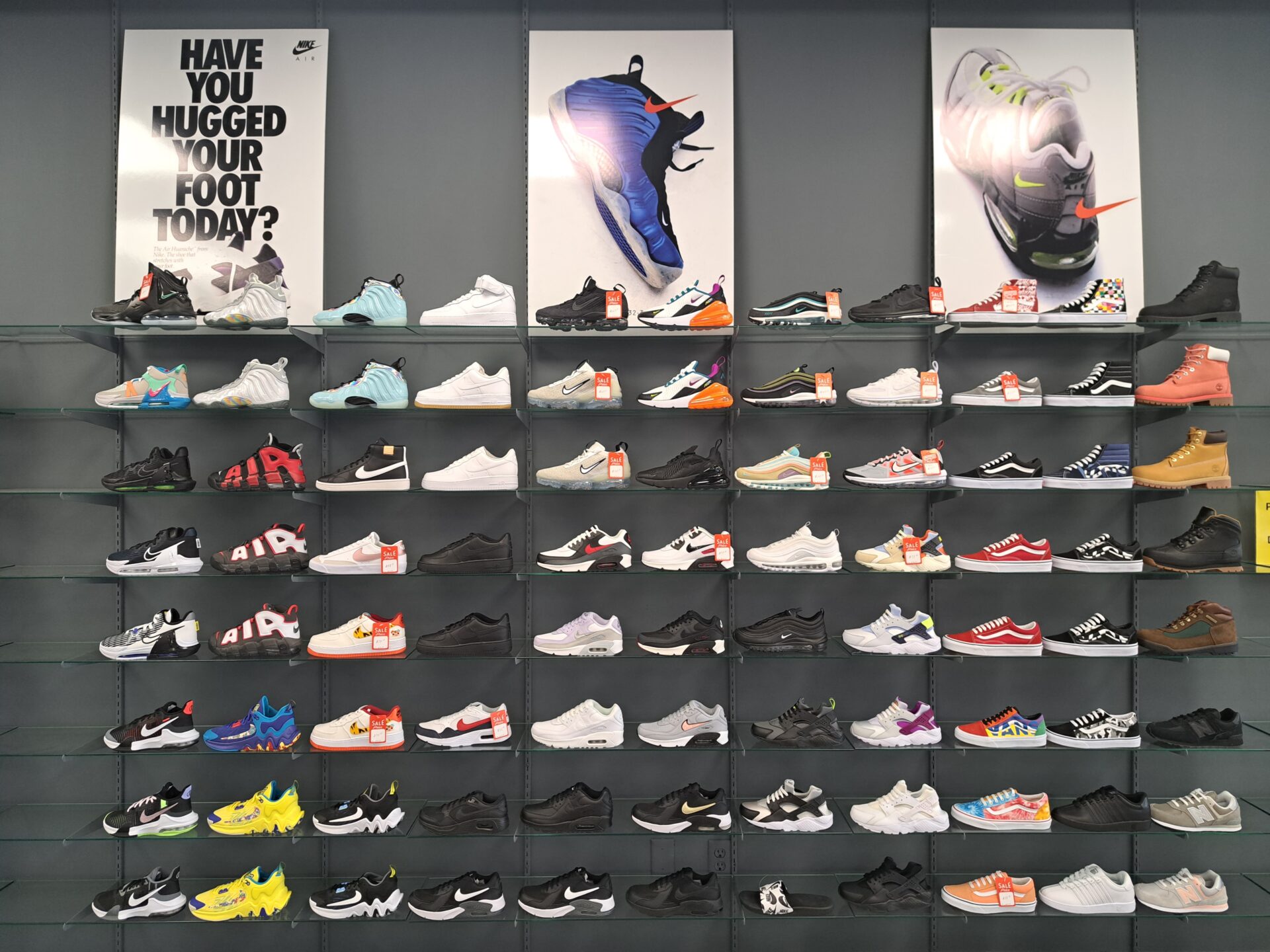 Legends sneakers are always a good choice for a fashionably casual look.