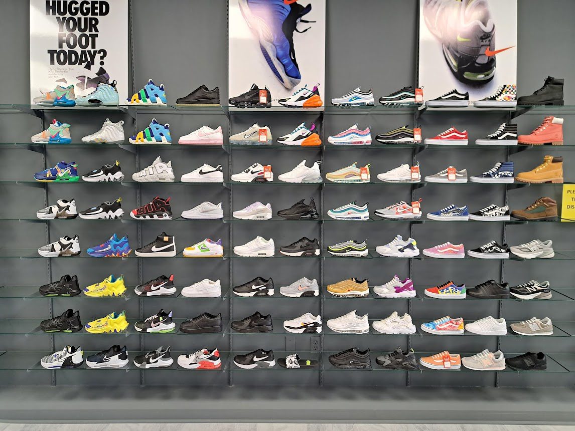 Legends sneakers are always a good choice for a fashionably casual look.